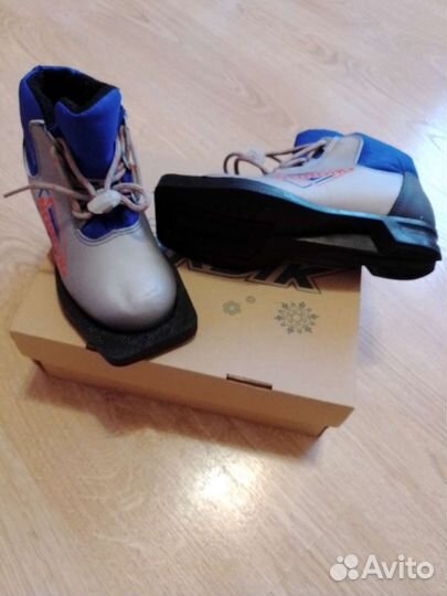 Лыжные ботинки