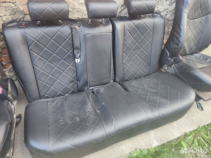 Сиденья комплект для Toyota Prius 30