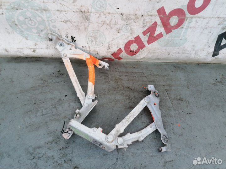 Петля крышки багажника Mazda 3 Bl седан 2.0 2013