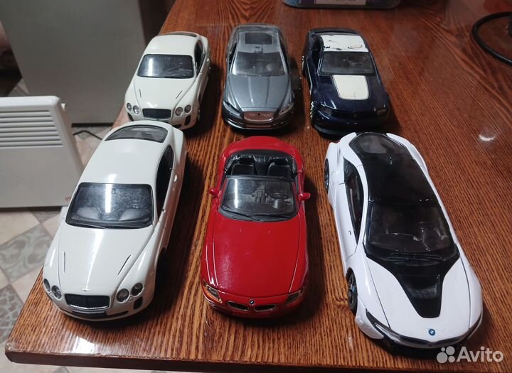 Модель автомобиля1/24