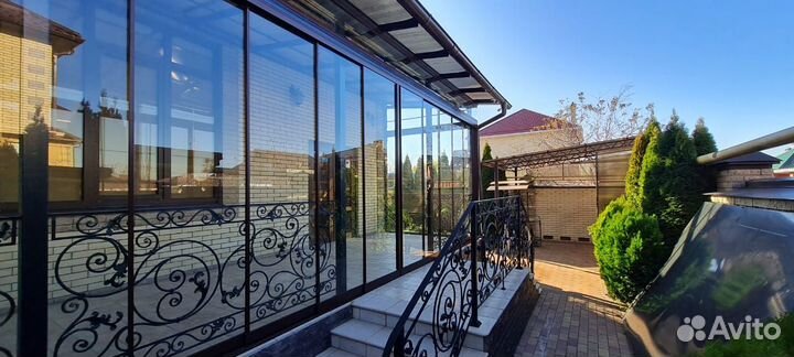 Безрамное раздвижное остекление