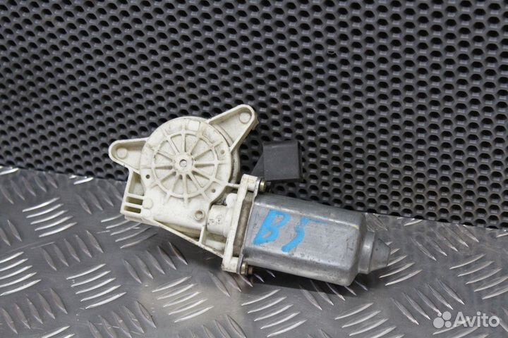 Моторчик стеклоподъемника водительского Passat B5