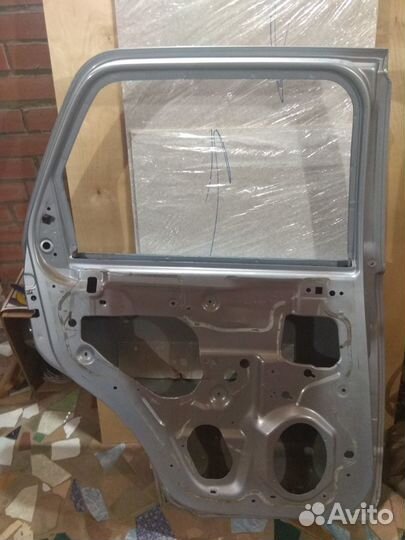Дверь Форд эскейп, меркури маринер - задняя левая