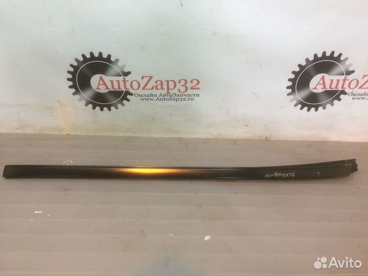 Молдинг лобового стекла левя Mercedes X164 GL