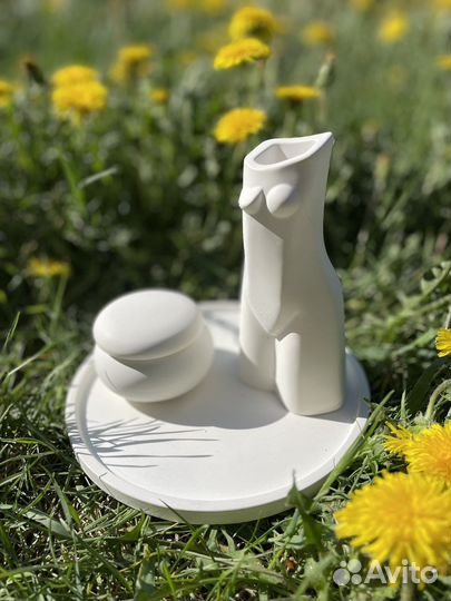 Ваза девушка из гипса