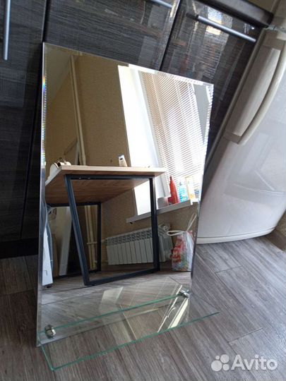 Зеркало в ванную с полочкой