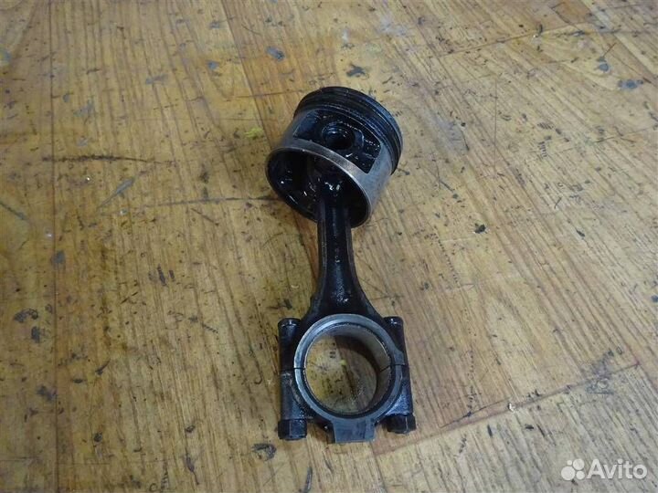 Поршень с шатуном Skoda Felicia 1995-1998