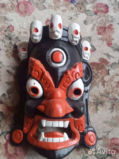 Маска интерьерная. Дерево