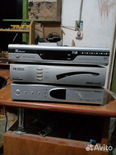 Спутниковий антена и рисерверы