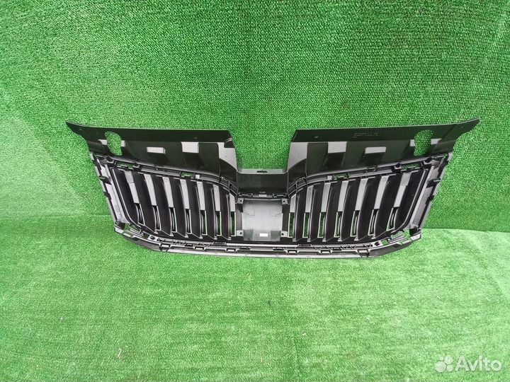 Решетка радиатора skoda octavia a7 без хрома
