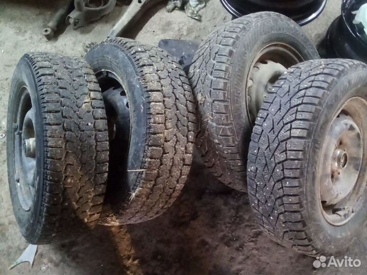 R13 Yokohama Ice Guard Stud IG55 175/70, PCD 4x100 DIA 58