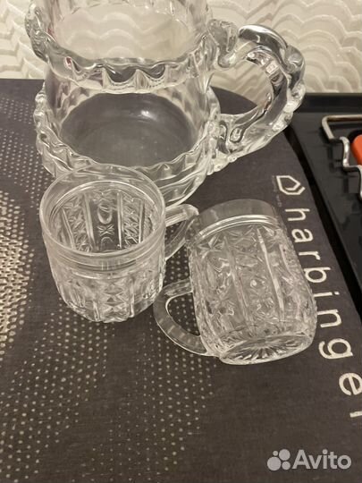 Хрустальный графин и кружки