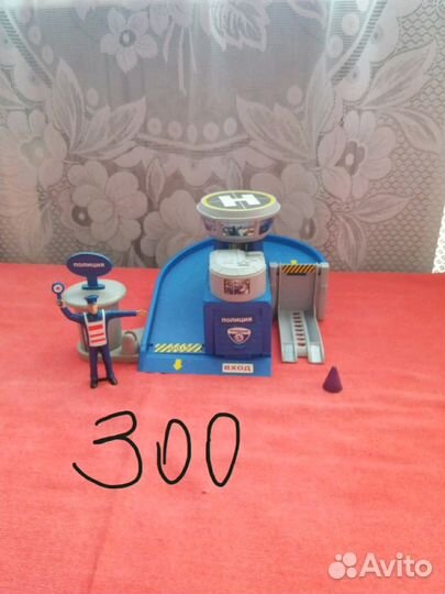 Полицейская парковка, автокран, настольный баскетб