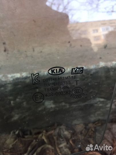 Левое переднее стекло Kia Soul2