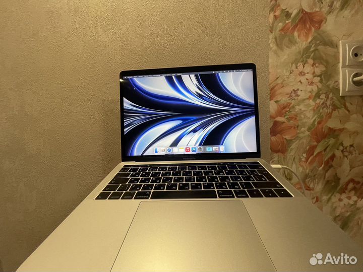 Apple MacBook Pro 13 2017 16 gb ; 512Db touch bar