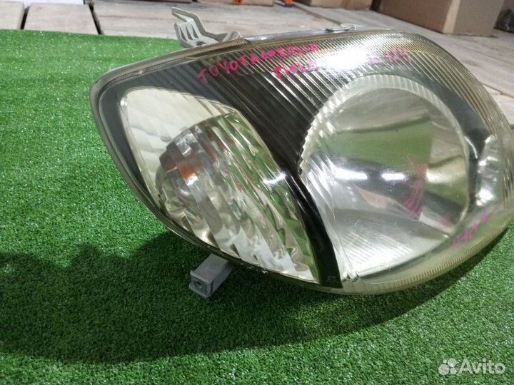 Фара галогеновая правая Toyota Corolla Fielder
