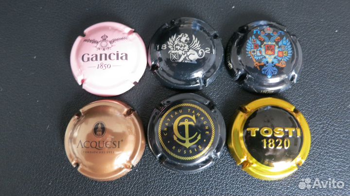 Пробки и плакетки от шампанского