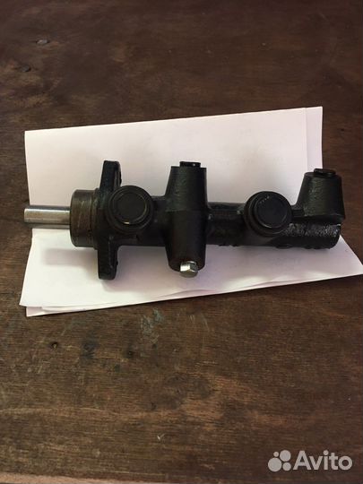 Рабочий тормозной цилиндр на Мерседес 126