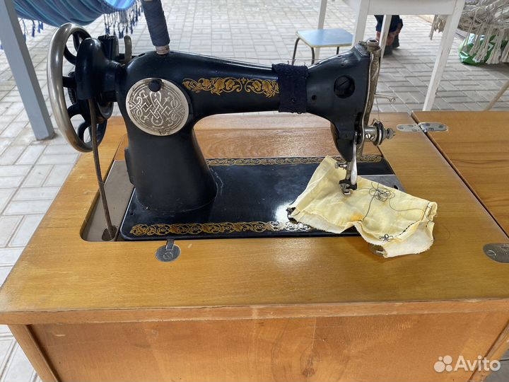 Швейная машинка в рабочем сострянии