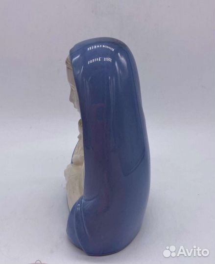 Фарфоровая статуэтка «Дева Мария, младенцем»