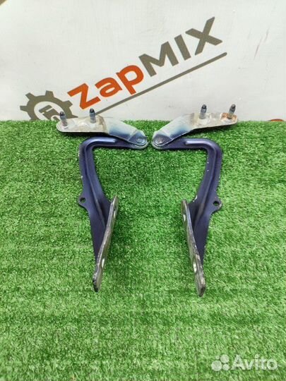 Петля капота Ford Focus хэтчбек shda 2010