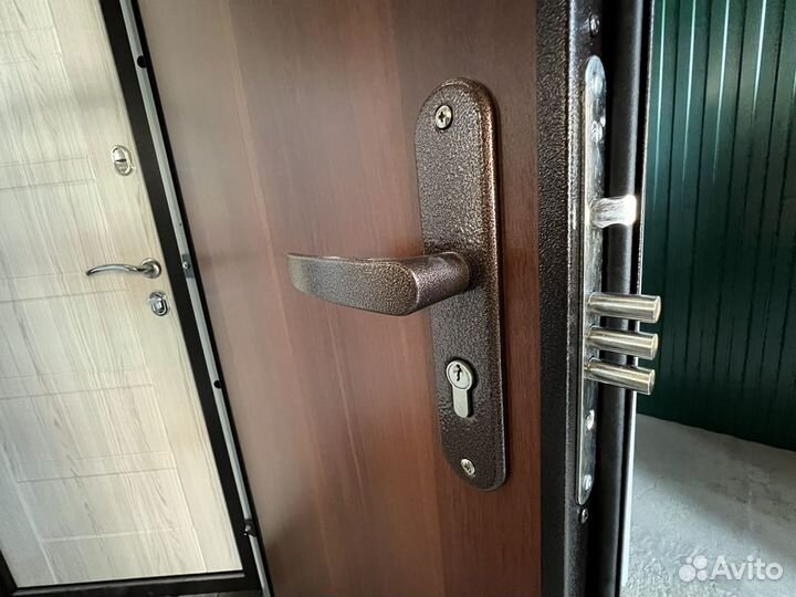 Входная дверь металлическая