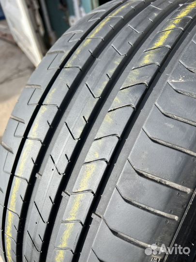 Pirelli P Zero PZ4 235/35 R20