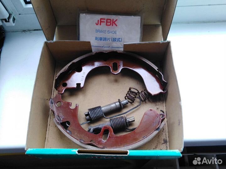 Тормозные колодки toyota новые