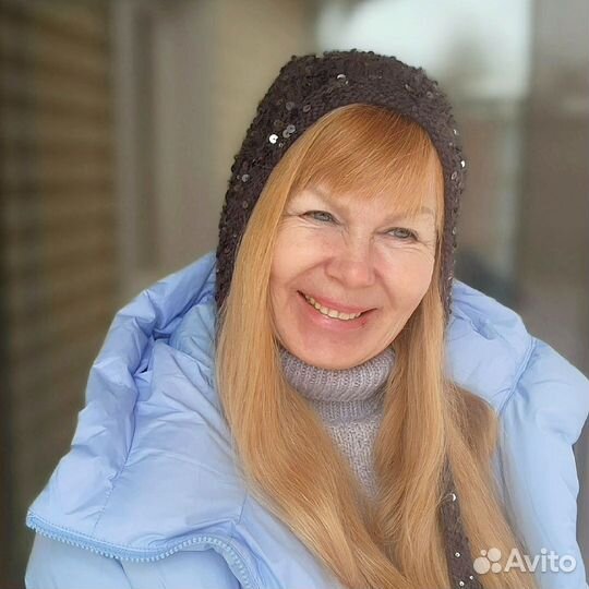 Вязаный чепчик с пайетками женский