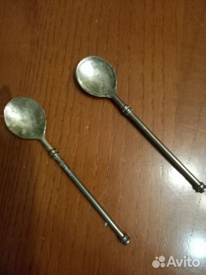 Два стаканчики с подстаканчиками,две ложечки