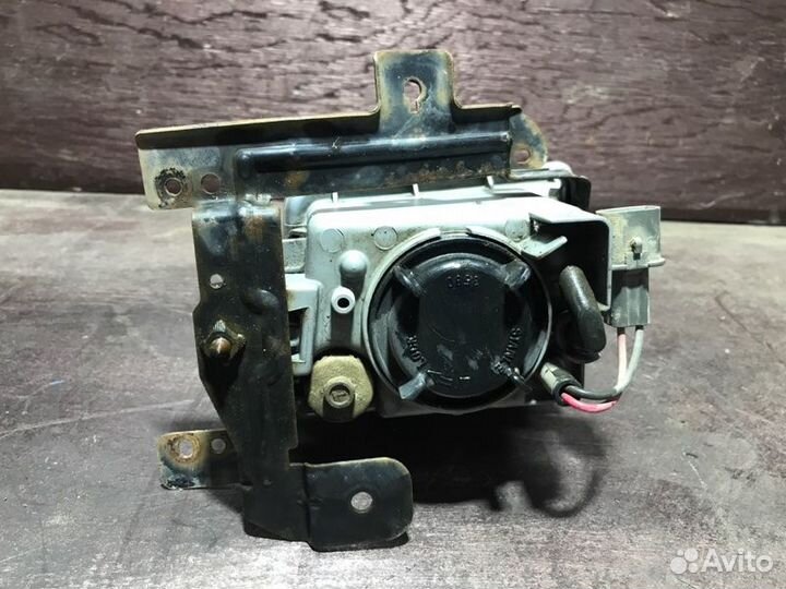 Фара противотуманная передняя правая Mitsubishi