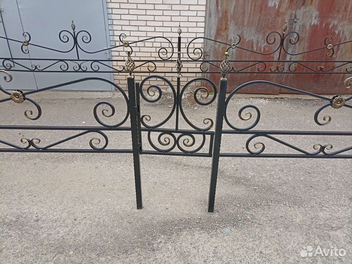 Оградка на кладбище