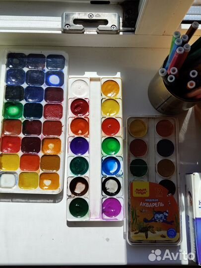 Канцтовары к школе, краски, кисти, карандаши, бу
