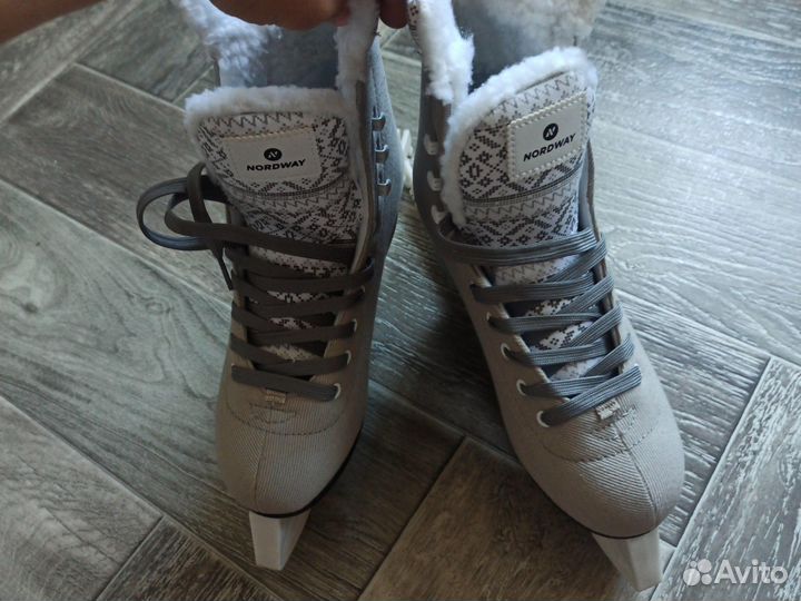 Коньки фигурные женские 39 размер