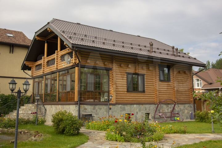 Дом 235,2 м² на участке 8,3 сот.