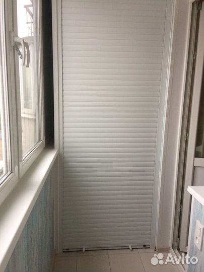 Шкаф с рольставнями на балкон на заказ