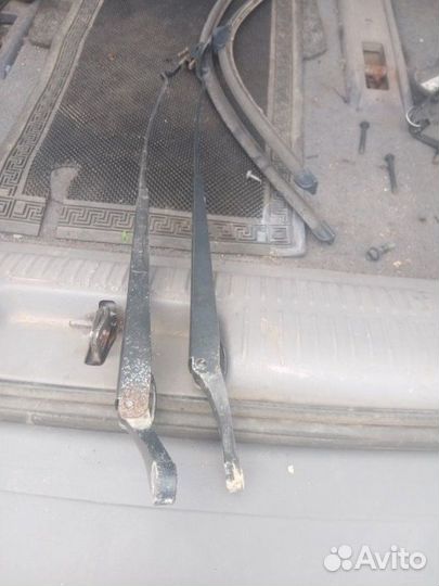 Поводок дворников передний Chrysler Voyager 3 1999