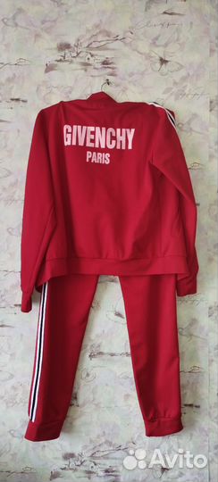 Спортивный костюм