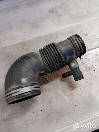 Патрубок воздушного дмрв турбины 2.5 BPE VW Туарег