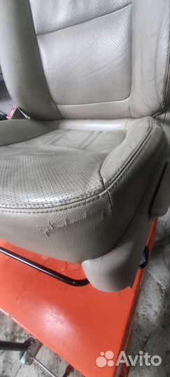 Кожаные передние сиденья Киа Соренто хм фл 2013
