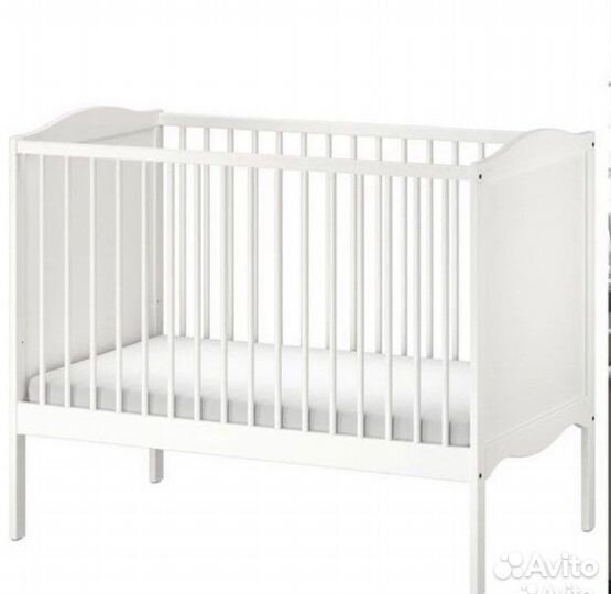 Пеленальный комод,кроватка,бутылочка для малыша