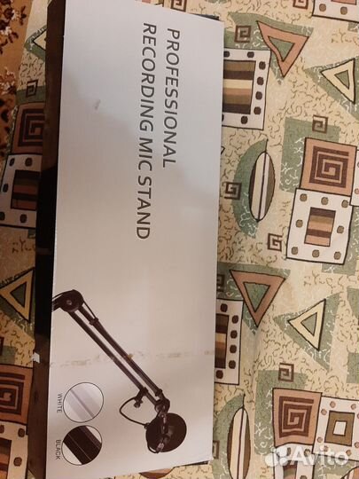 Стойка-пантограф для микрофона