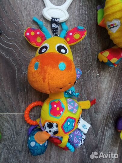 Развивающие игрушки Lamaze пакетом