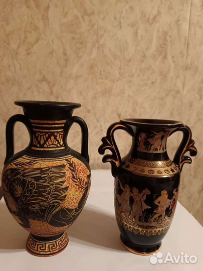 Амфора,фарфоровая,привезены оттуда.Греция