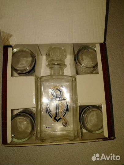 Графин и шесть стаканов
