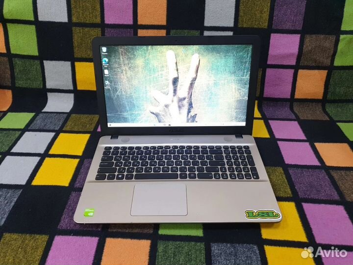 Ноутбук asus X541UJ i3 6-e поколение