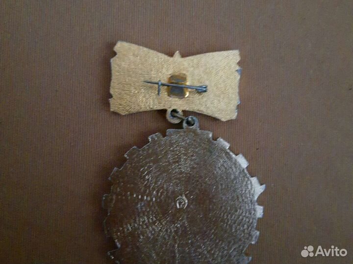 Значок победитель соцсоревнования 1973