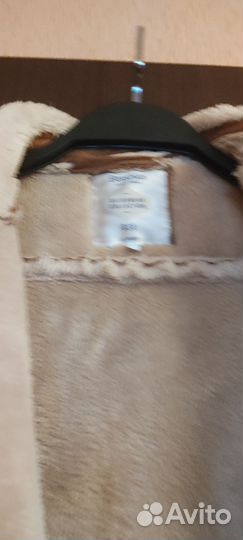 Рыжая маленькая курточка, очень симпатичная