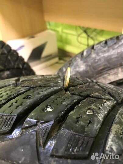 Dunlop SP Winter Ice 01 R16