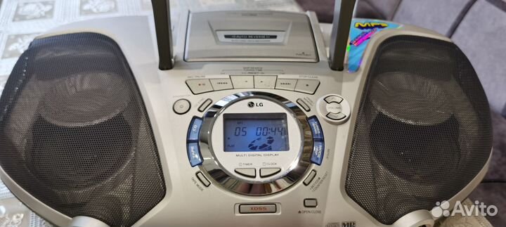 Кассетный магнитофон LG MP3 CD